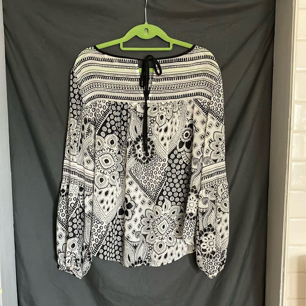 LOFT Black and White Floral Blouse - Picture 2 of 2